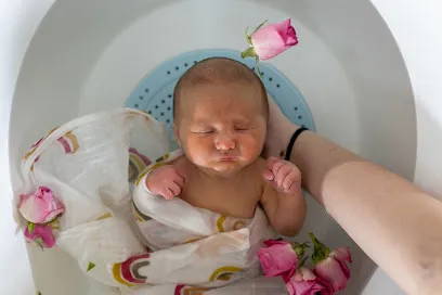 Image de Claire Maillet – Massage prénatal, postnatal, bébé • Portage • Bain Enveloppé • Allaitement