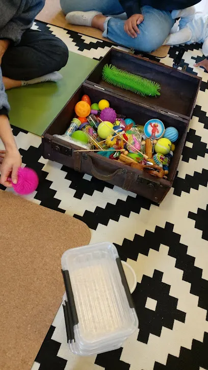 Image de Marion Bien-Naître_ Massage femme-enceinte_ Animatrice baby-yoga, portage physiologique et massage bébé