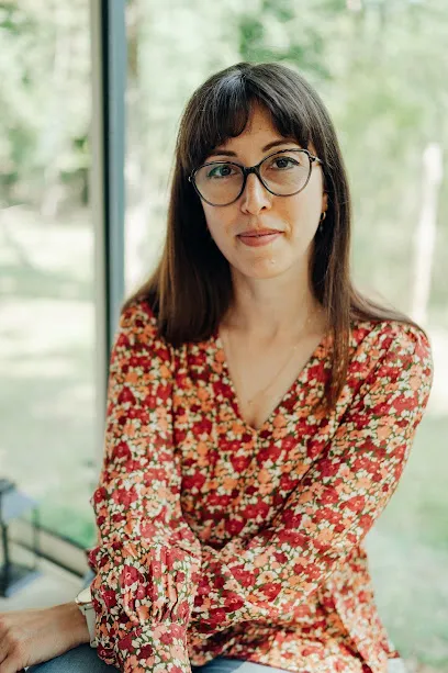 Image de Sara Maubert, Doula / Rebozo / Massage prénatal / Bain Sensoriel® / Mamablessing / Post-partum / Santé mentale