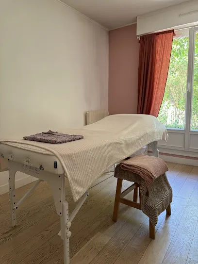 Image de Une luciole sous les étoiles • Massage prénatal, postnatal • HypnoNatal • Bain Sensoriel • 95